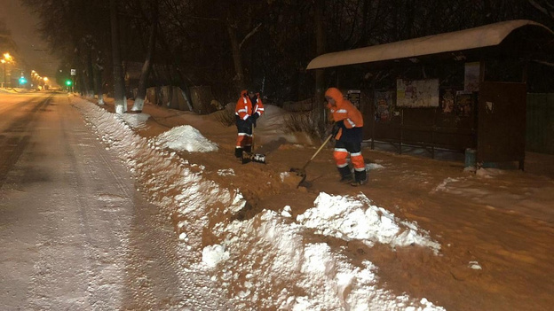 Кировских подрядчиков отчитали за заваленные снегом тротуары