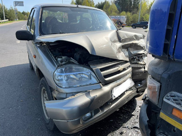 В аварии с грузовиком в Кирово-Чепецком районе пострадали четыре человека