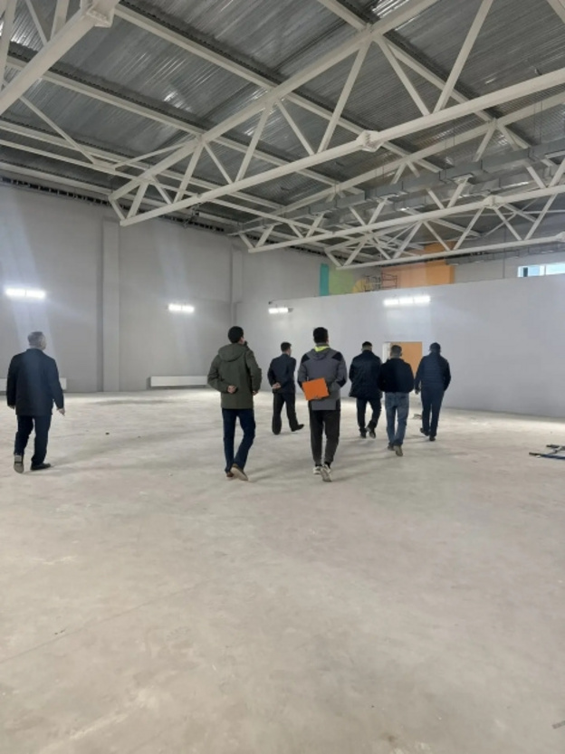 Общественная палата проверила стройку школы в Зубаревском лесу