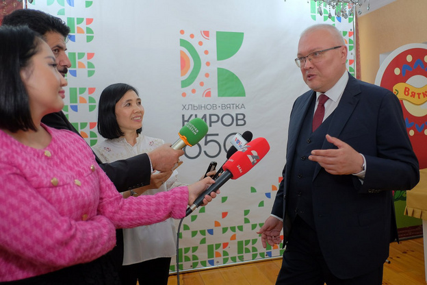 Александр Соколов встретил иностранных журналистов