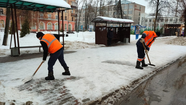Кировскому подрядчику предъявили претензию за некачественную уборку снега
