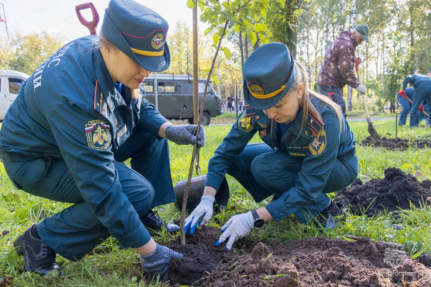 В Кирове заложили аллею к 100-летию пожарного надзора