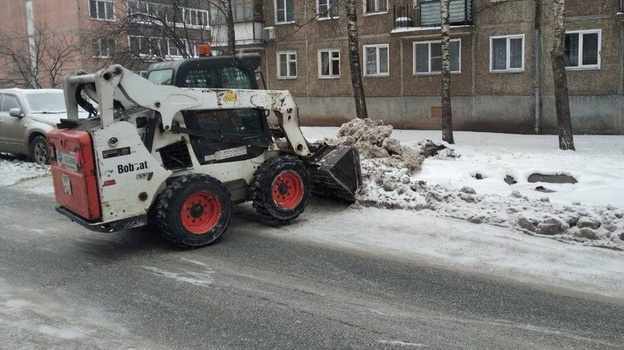 Кировчан просят пройти опрос по уборке снега во дворах