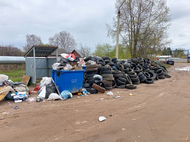 В Кирове неизвестные устроили огромную свалку шин