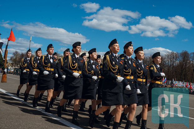 Торжественный парад на Театральной площади 9 мая. Фоторепортаж