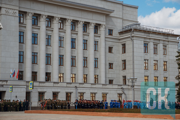 Торжественный парад на Театральной площади 9 мая. Фоторепортаж