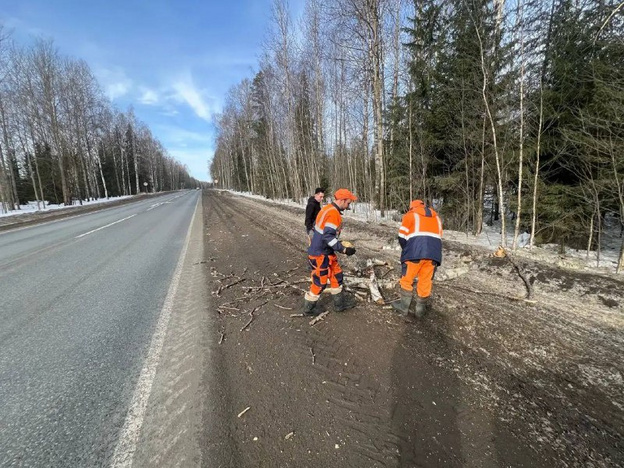 Весенняя уборка на дорогах: 237 машин чистят трассы Кировской области