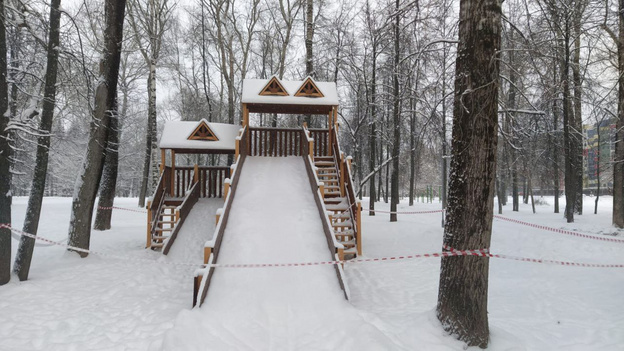 В Гагаринском парке построили новую детскую горку