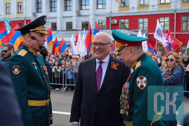 Торжественный парад на Театральной площади 9 мая. Фоторепортаж