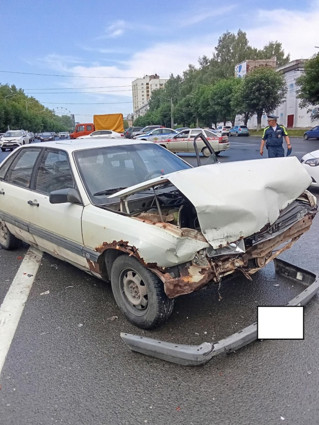 На Октябрьском проспекте столкнулись Opel и Audi