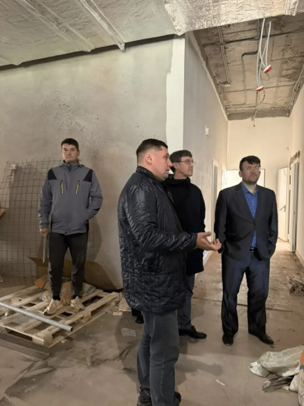 Общественная палата проверила стройку школы в Зубаревском лесу