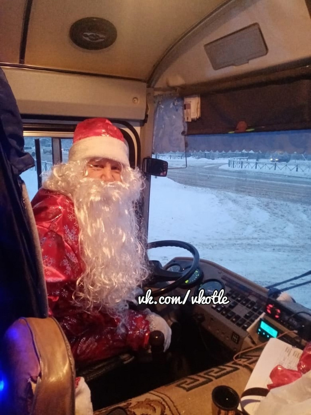 В Котельниче Дед Мороз стал водителем маршрутного автобуса
