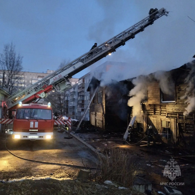 В центре Кирова ночью сгорел нежилой дом на Никитской