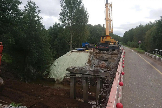 Мостовики начали ремонт левой части моста через реку Шура