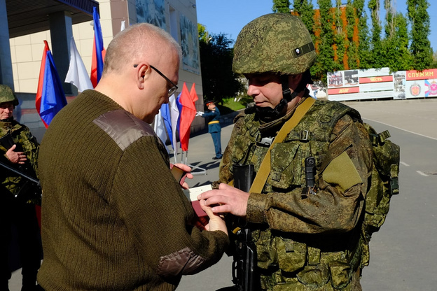 Губернатор Соколов встретился в Вольске с мобилизованными из Кировской области