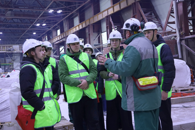 Студенты погружаются в производство КЧХК в рамках проекта «Профессионалитет»