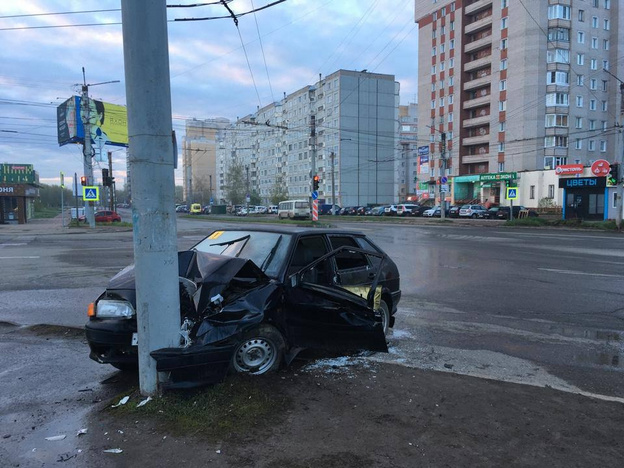 В Кирове за сутки на одном перекрёстке произошло два ДТП. Фото