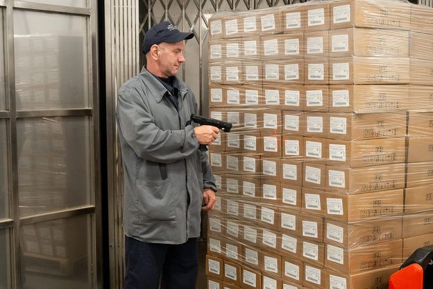 Работа в движении: кто такие приемщики-сдатчики на складе?