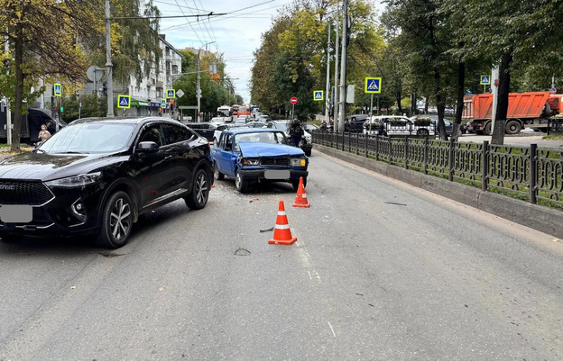 В Кирове при столкновении двух машин пострадали женщина и ребёнок
