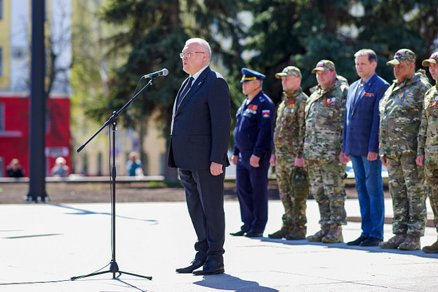 На главной площади Кирова прошёл юнармейский парад