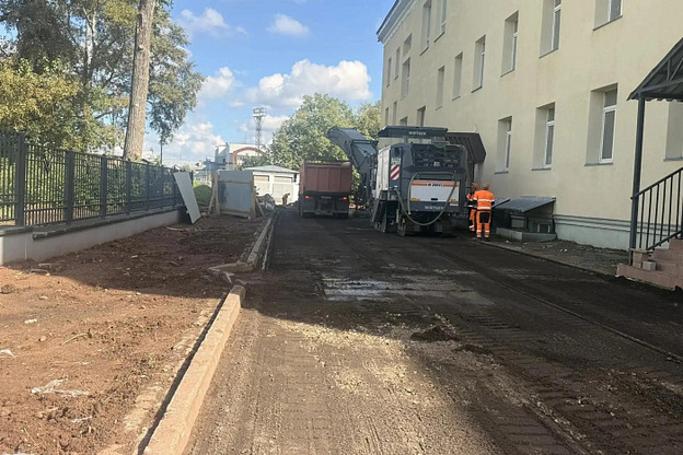 В Кирове асфальтируют проезды у Дома народного творчества