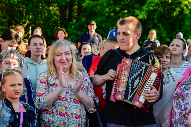 «Это в памяти, это навсегда»: как в Кирове прошёл флешмоб в память о Юрии Шатунове