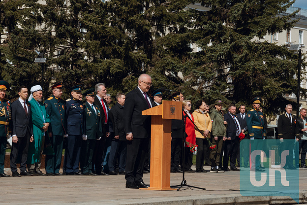 Торжественный парад на Театральной площади 9 мая. Фоторепортаж