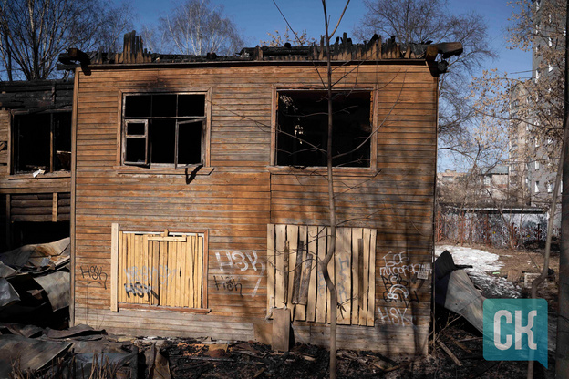 Фоторепортаж с места пожара на Володарского, 72а: что это был за дом и что от него осталось