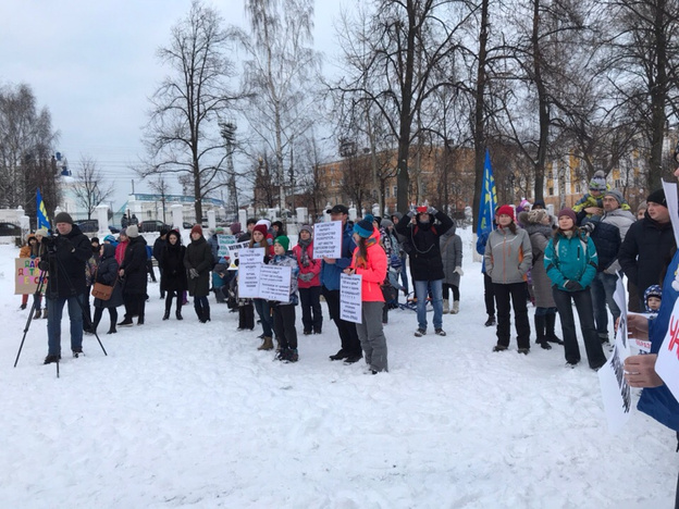 В Кирове прошёл митинг против нехватки мест в детских садах