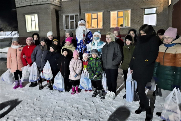 Сотрудники Почты России подарили новогодние подарки воспитанникам детского дома