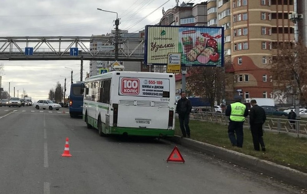 В Кирове пассажирка городского автобуса пострадала после резкого торможения транспорта