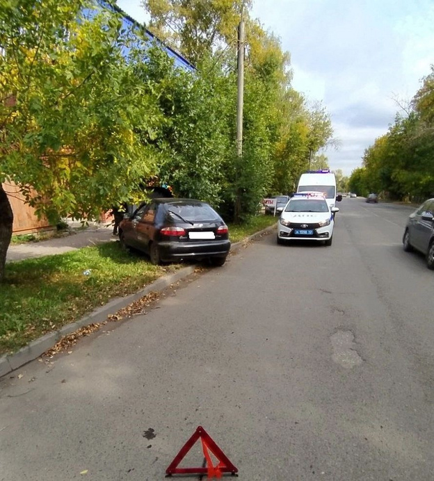 В Котельниче водитель автомобиля врезался в дерево