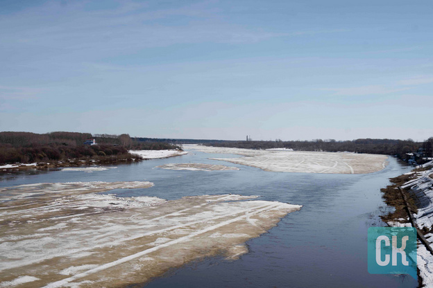 Ледоход на Вятке 2026. Фоторепортаж с набережной