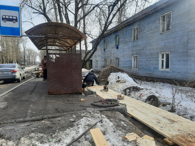 В Вересниках начали ремонтировать наплавные тротуары на период паводков (ФОТО)