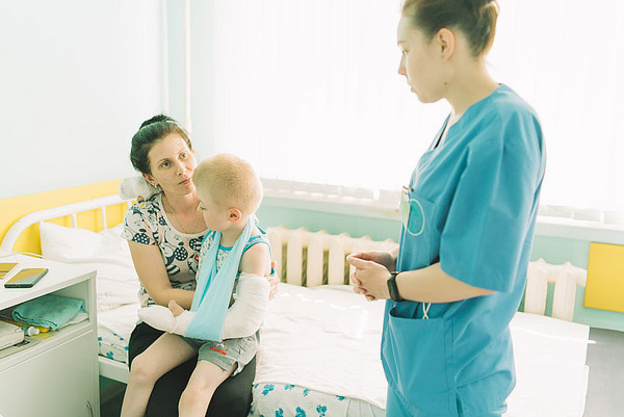 Кировские врачи прооперировали ребёнка с редким генетическим заболеванием
