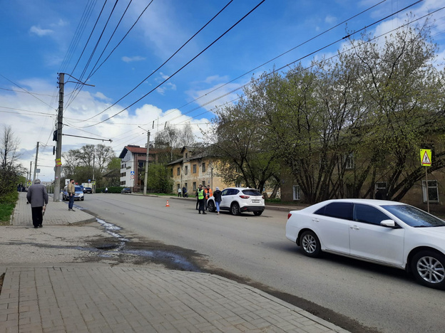 В Кирове Mazda сбила девочку, переходившую дорогу в неположенном месте