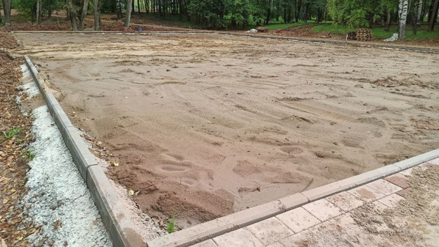 В парке имени Кирова делают площадки для йоги и выгула собак