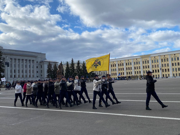 В Кирове на Театральной площади репетируют парад на 9 мая