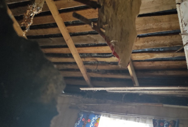 В одной из квартир в Кирове обвалился потолок
