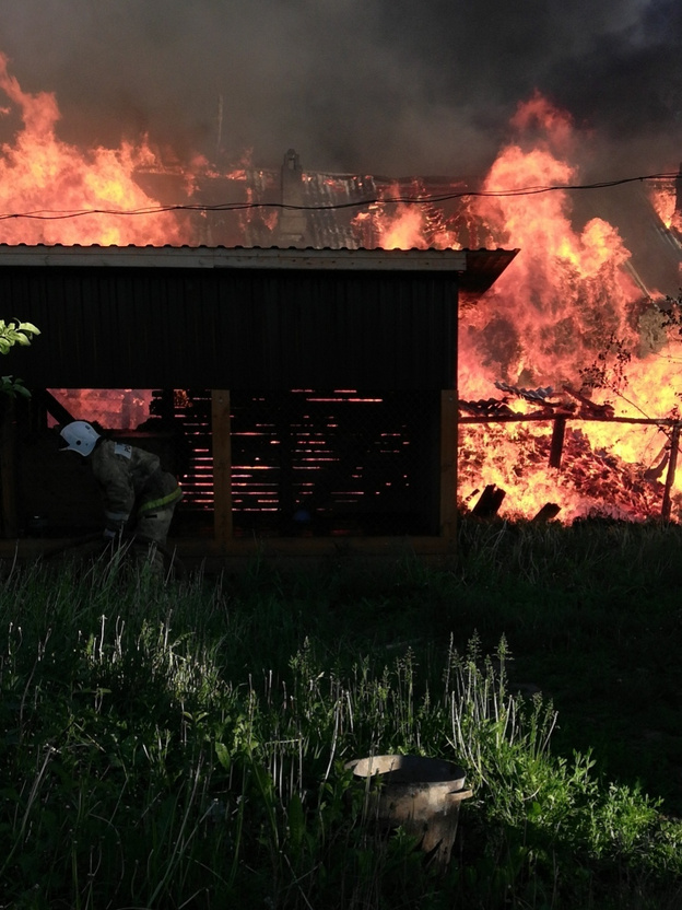 Из-за крупного пожара в Котельниче три семьи остались без крова