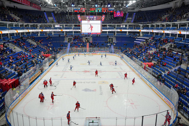 Юный хоккеист из Кирова встретился с Владиславом Третьяком