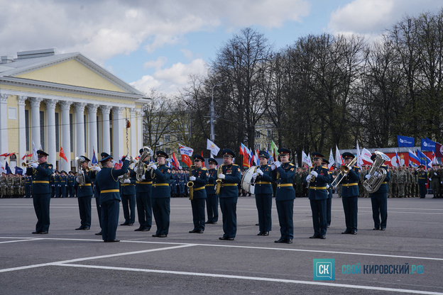 В Кирове прошёл торжественный парад в честь Дня Победы. Фото