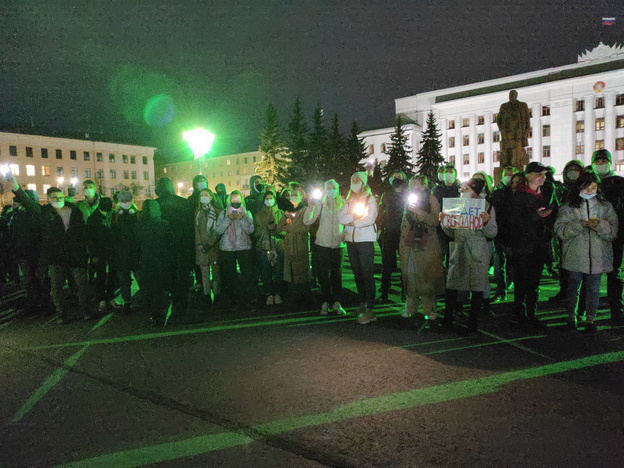 «Мы за свободу, которую в нашей стране ограничивают». Как в Кирове проходит митинг в поддержку Алексея Навального