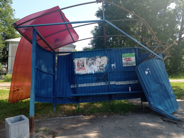 Остановку на Ломоносова в Кирове, которая сломалась после аварии, отремонтируют в августе