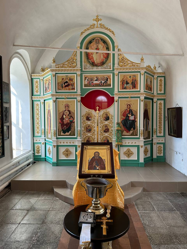 В Успенском соборе освятили новый иконостас