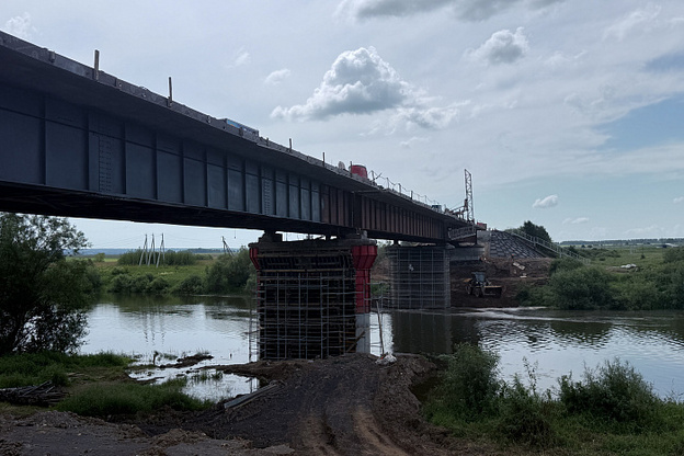 На мосту через Немду в Советском районе ремонтируют пролёты