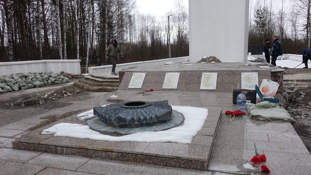 Кировские депутаты проверили благоустройство мемориальных зон