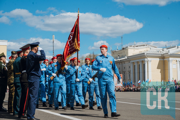 Торжественный парад на Театральной площади 9 мая. Фоторепортаж