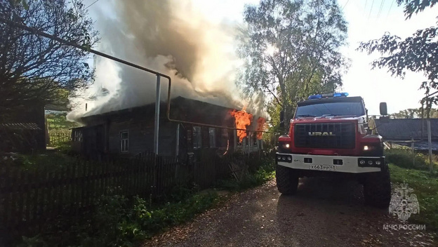 В Суне при пожаре в деревянном доме погибли два человека