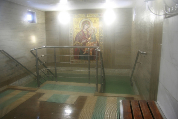 «Прихожу из-за веры и здоровье укрепить»: как в Кирове проходят крещенские купания